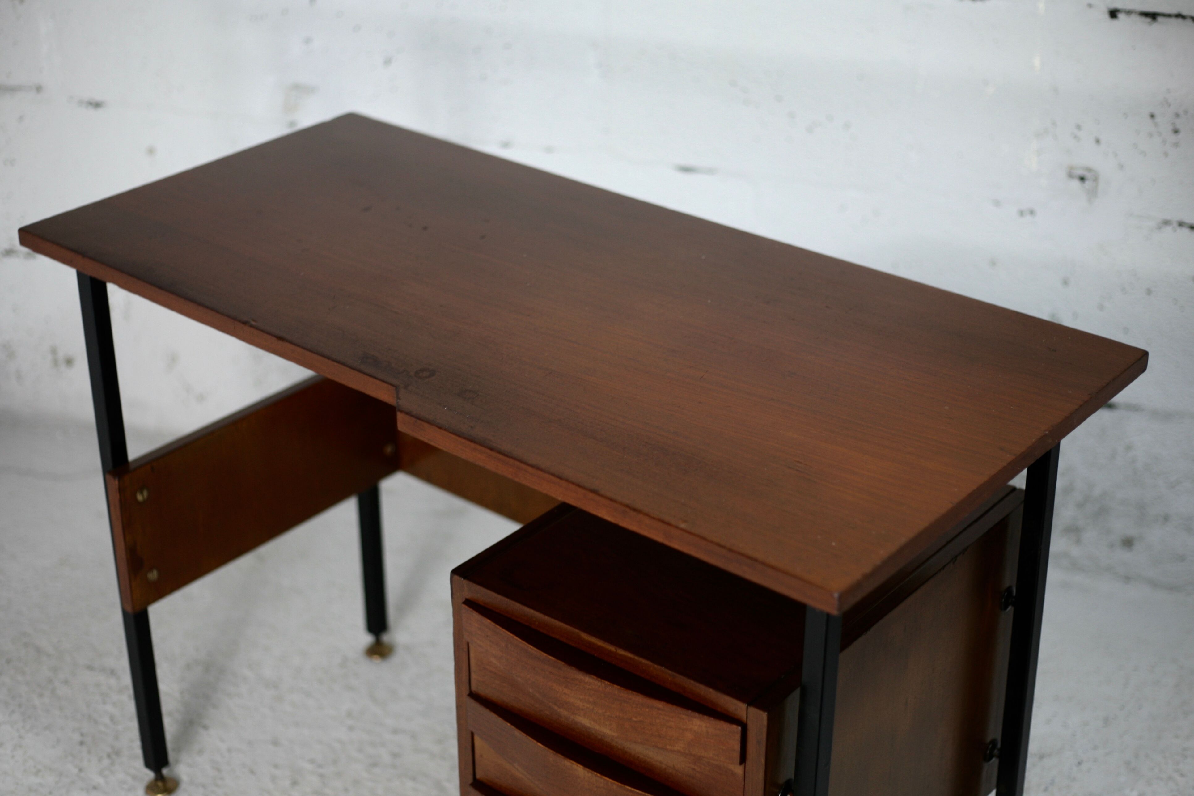 Bureau en bois léger, France, circa 1950