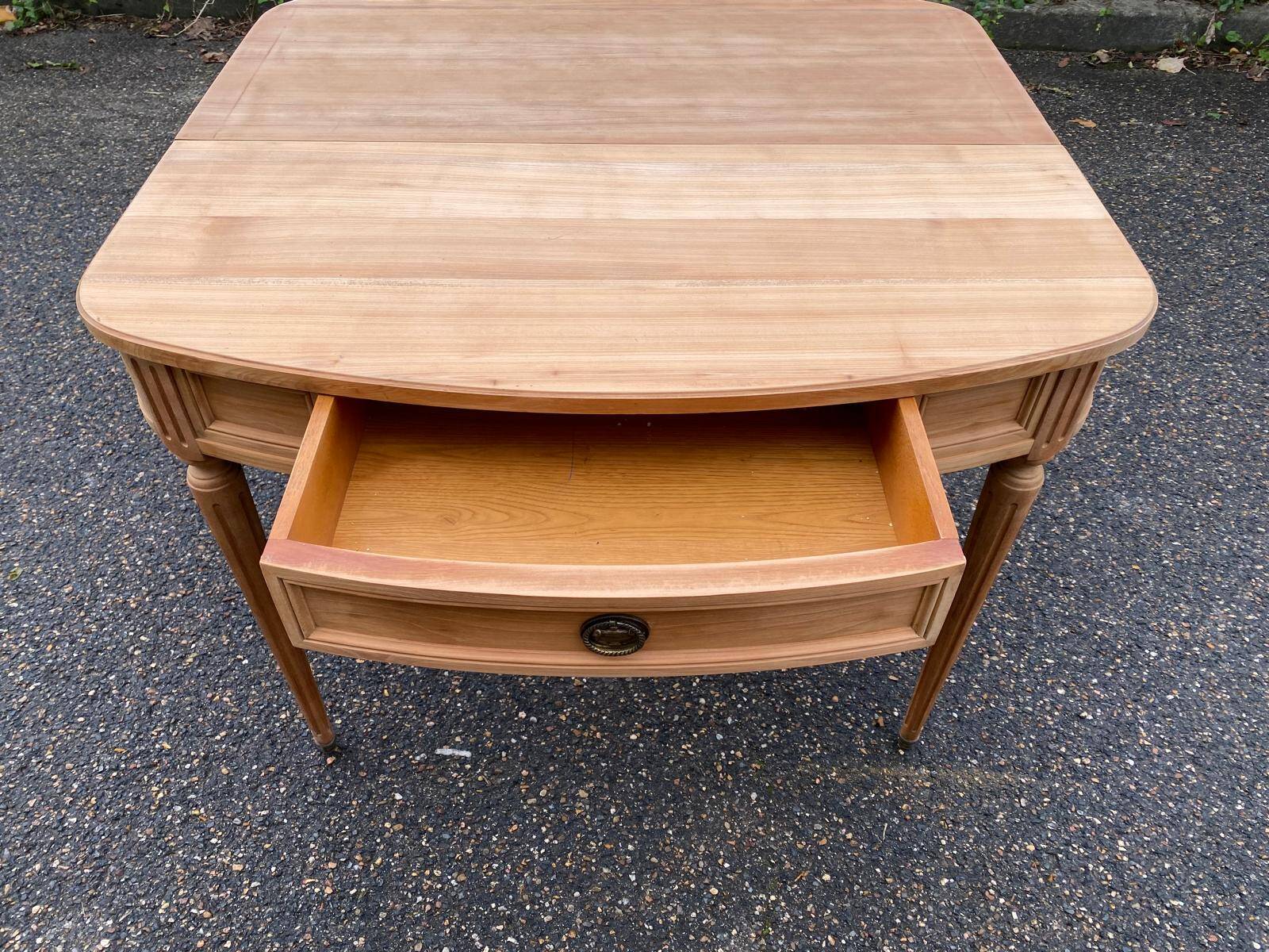 Louis XV extendable round dining table renovated in raw solid wood