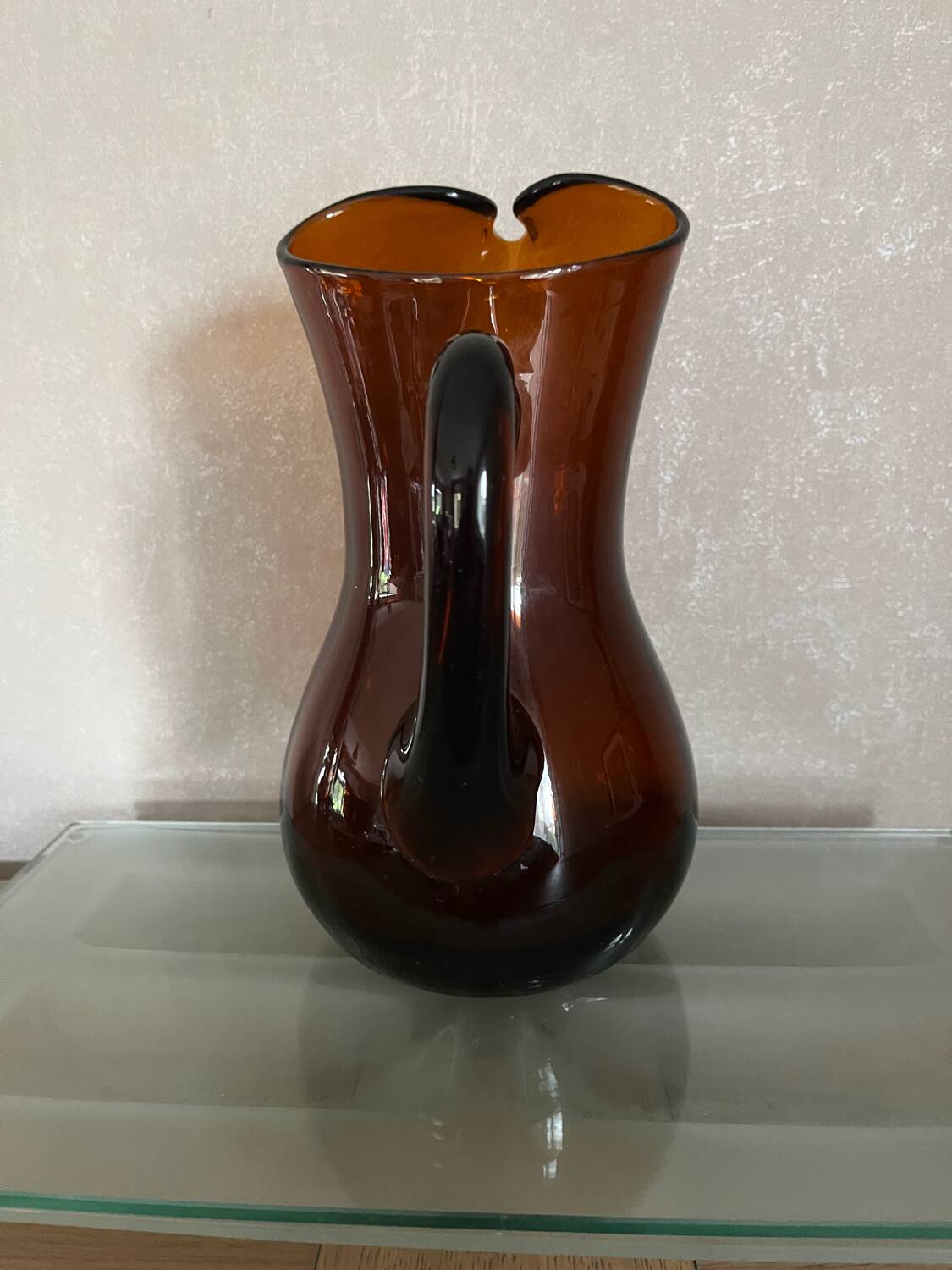 Ancienne carafe en verre ambré