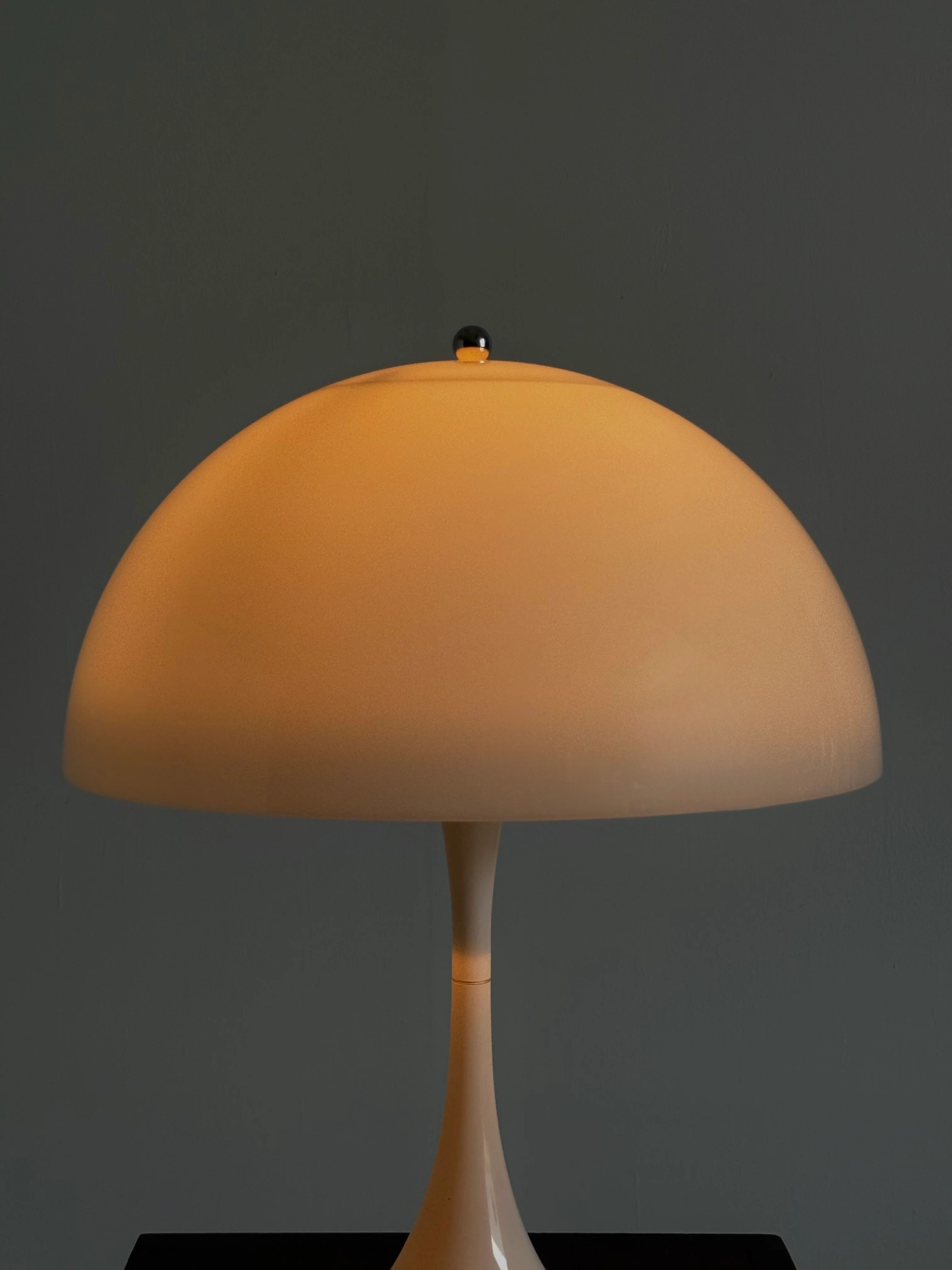 Lampe de table Panthella Louis Poulsen Verner Panton Blanche