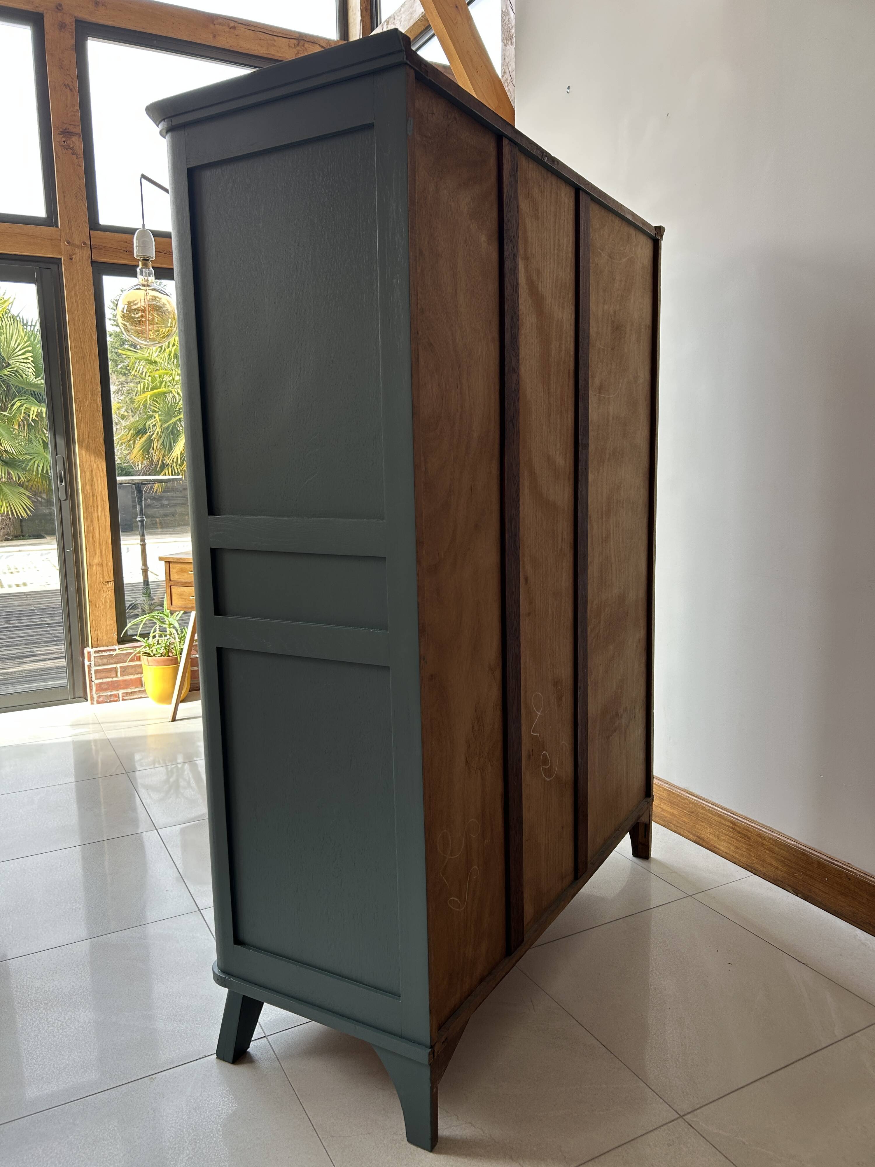 Armoire
