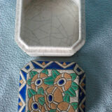 Octagonal candy fine majolica and enamels of Longwy