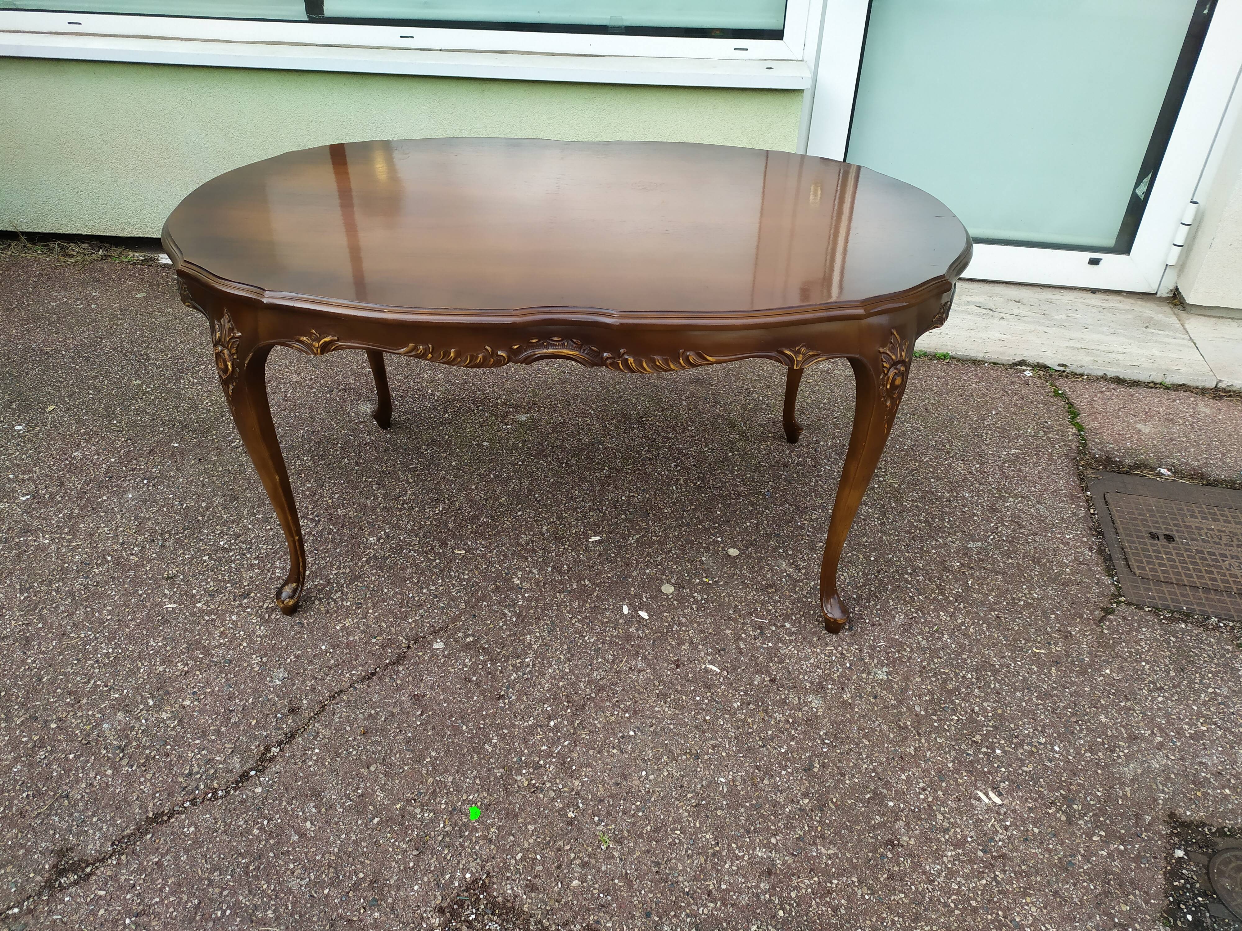 Oval wooden coffee table - Louis XV style