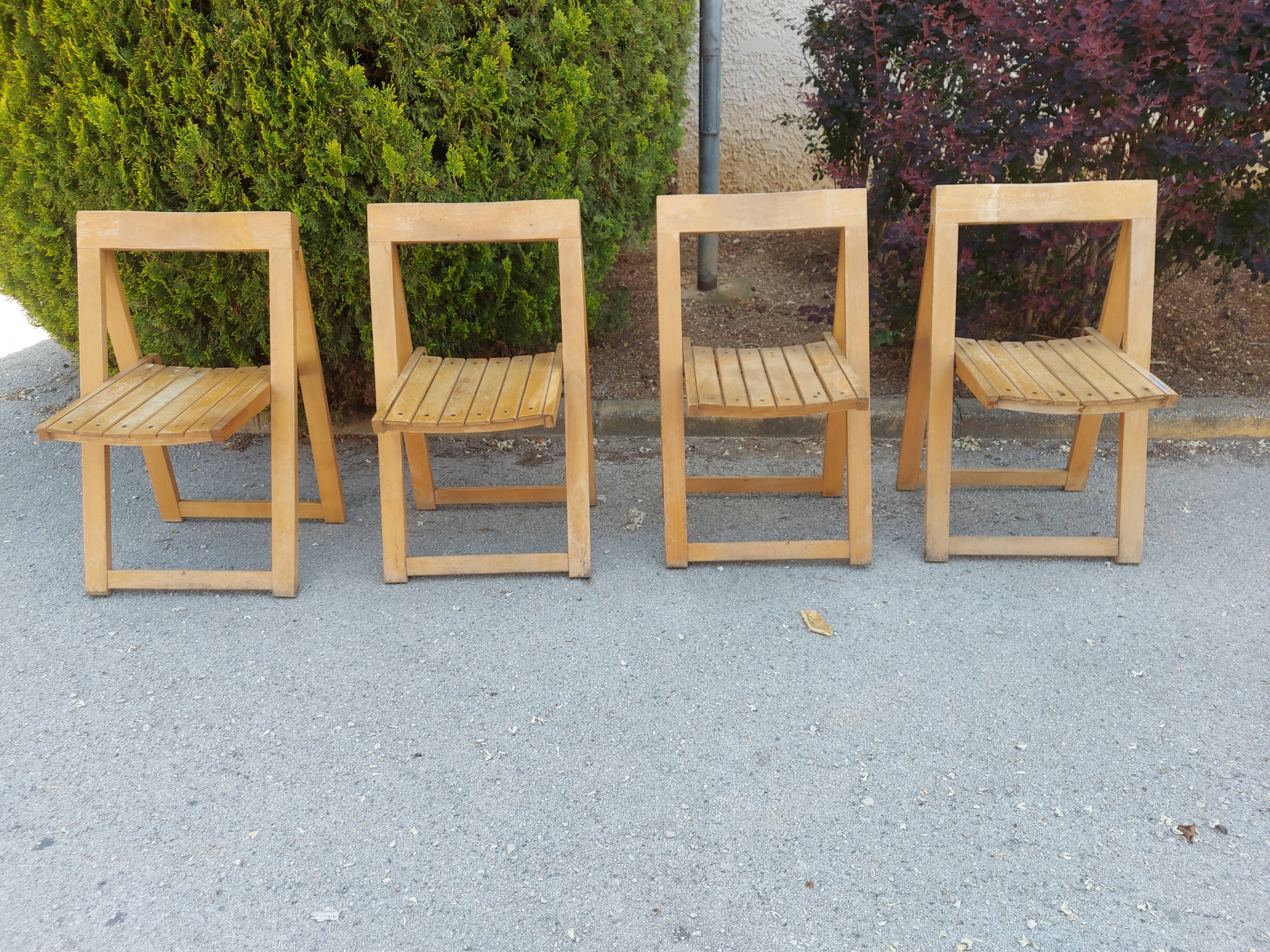 4 folding chairs