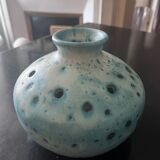 Deux vases en céramique bleus