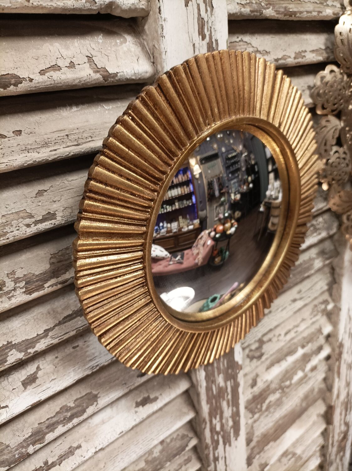 Convex mirror or golden witch's eye