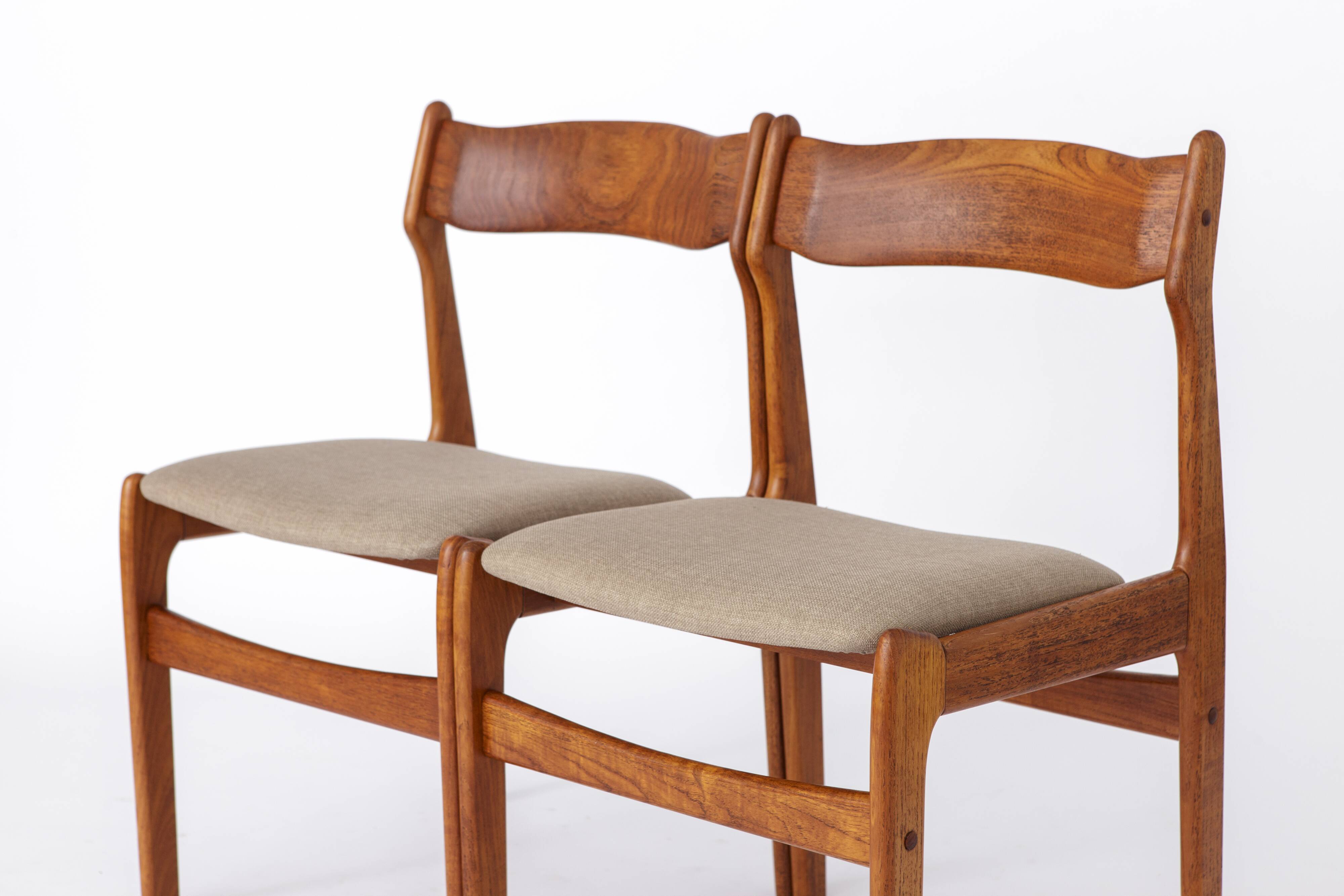 2 of 5 Vintage Danish Chairs 1960s - Walnut Chair Frame