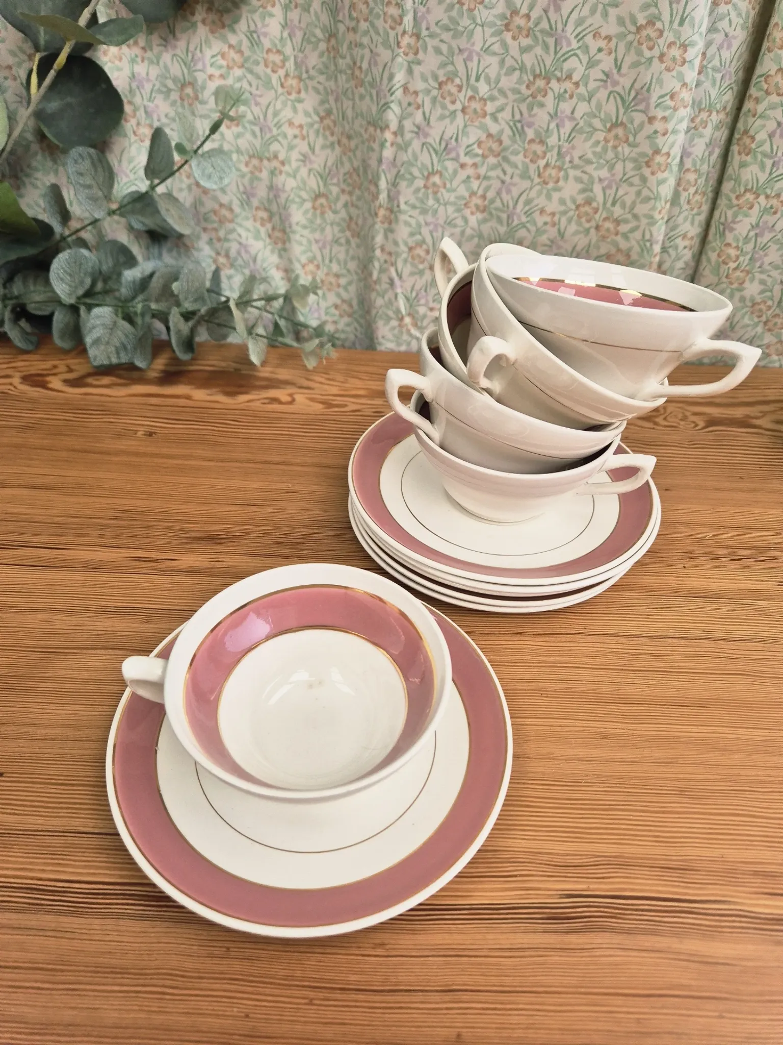 6 vintage coffee cups