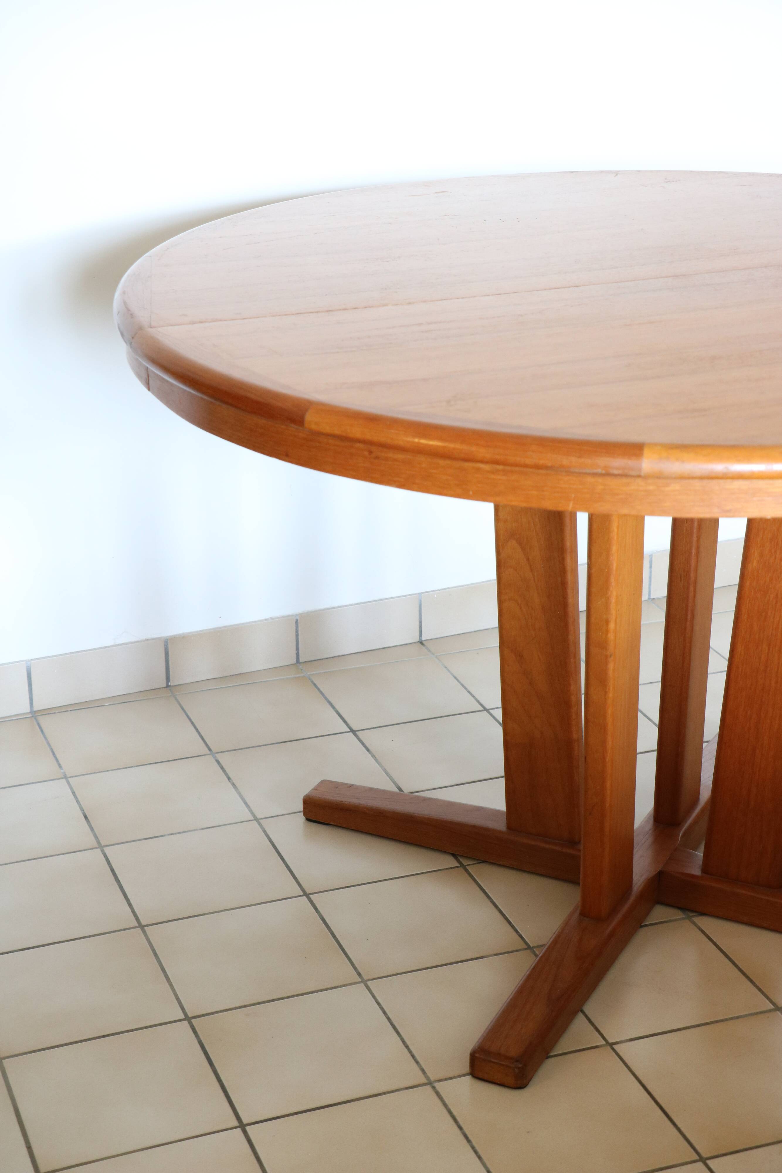 Extendable round table, teak, 1960