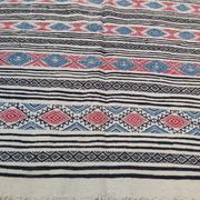 Tapis blanc à motifs multicolores fait main 200x110cm