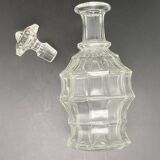 Carafe en verre à facettes