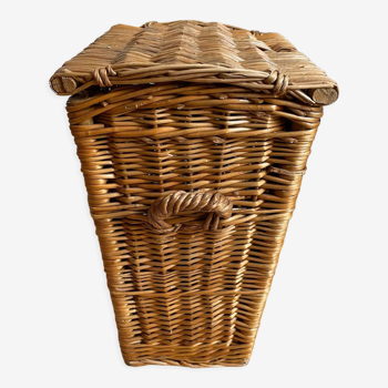 Rectangular wicker basket