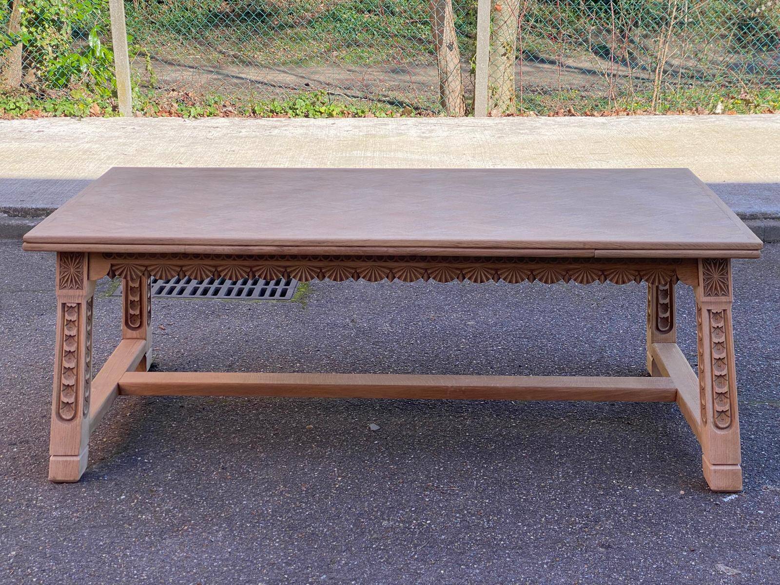 Renovated 19th-century Breton farmhouse dining table, extendable, in oak, 200-290 cm.