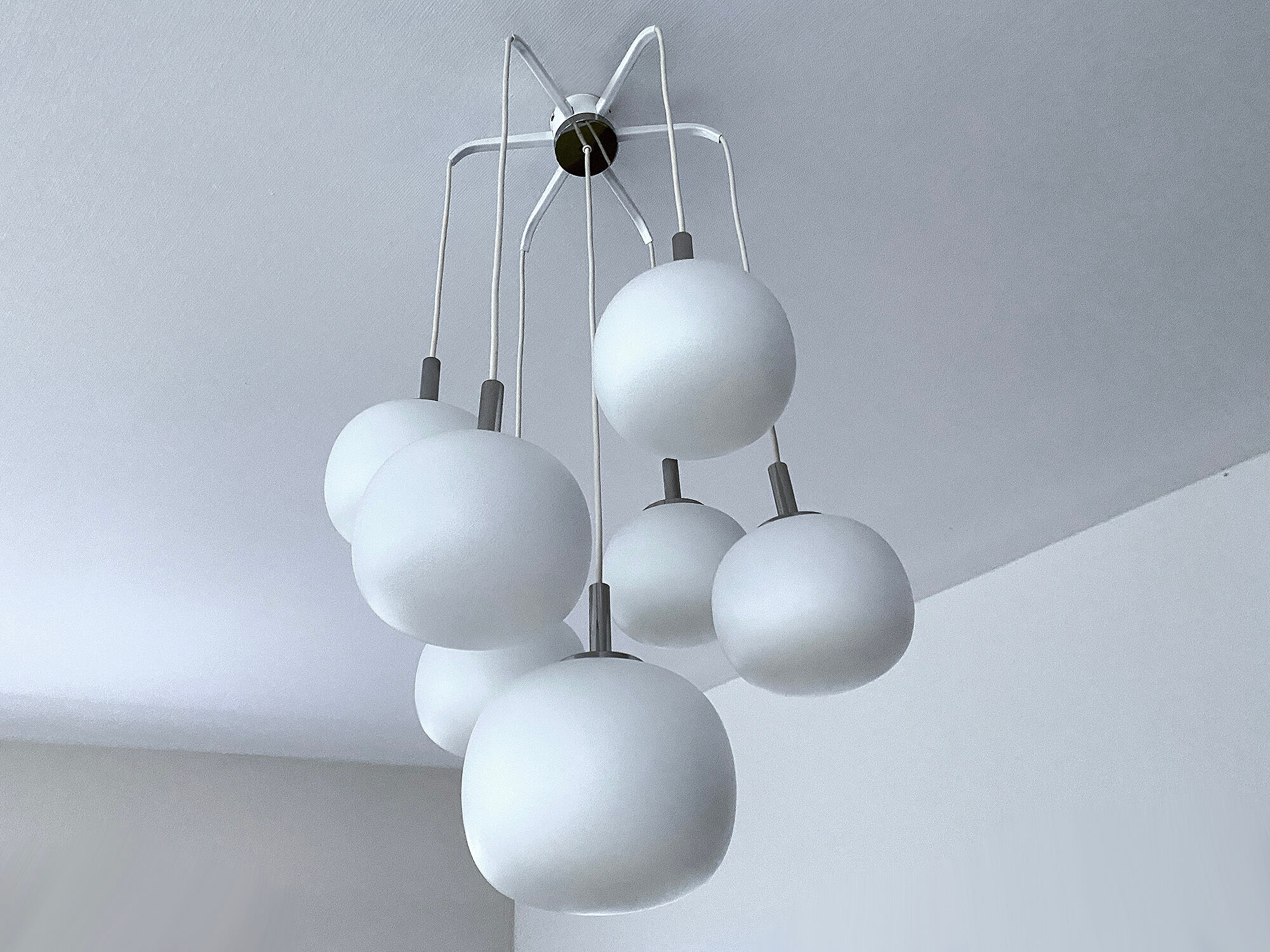 Grand Lustre Cascade, Globes Opaline Chrome, Years 70