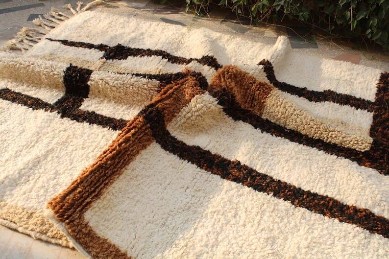 Handmade Berber Beni Ouraine rug, size 150 x 250 cm