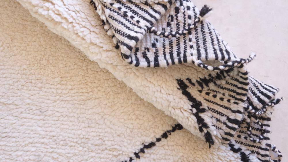 Beni Ourain Traditional Rug - 298 x 204 cm