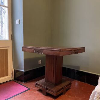 Art deco table for small spaces