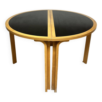 Table Danoise par Rud Thygesen & Johnny Sorensen pour Magnus Olesen, 1970s