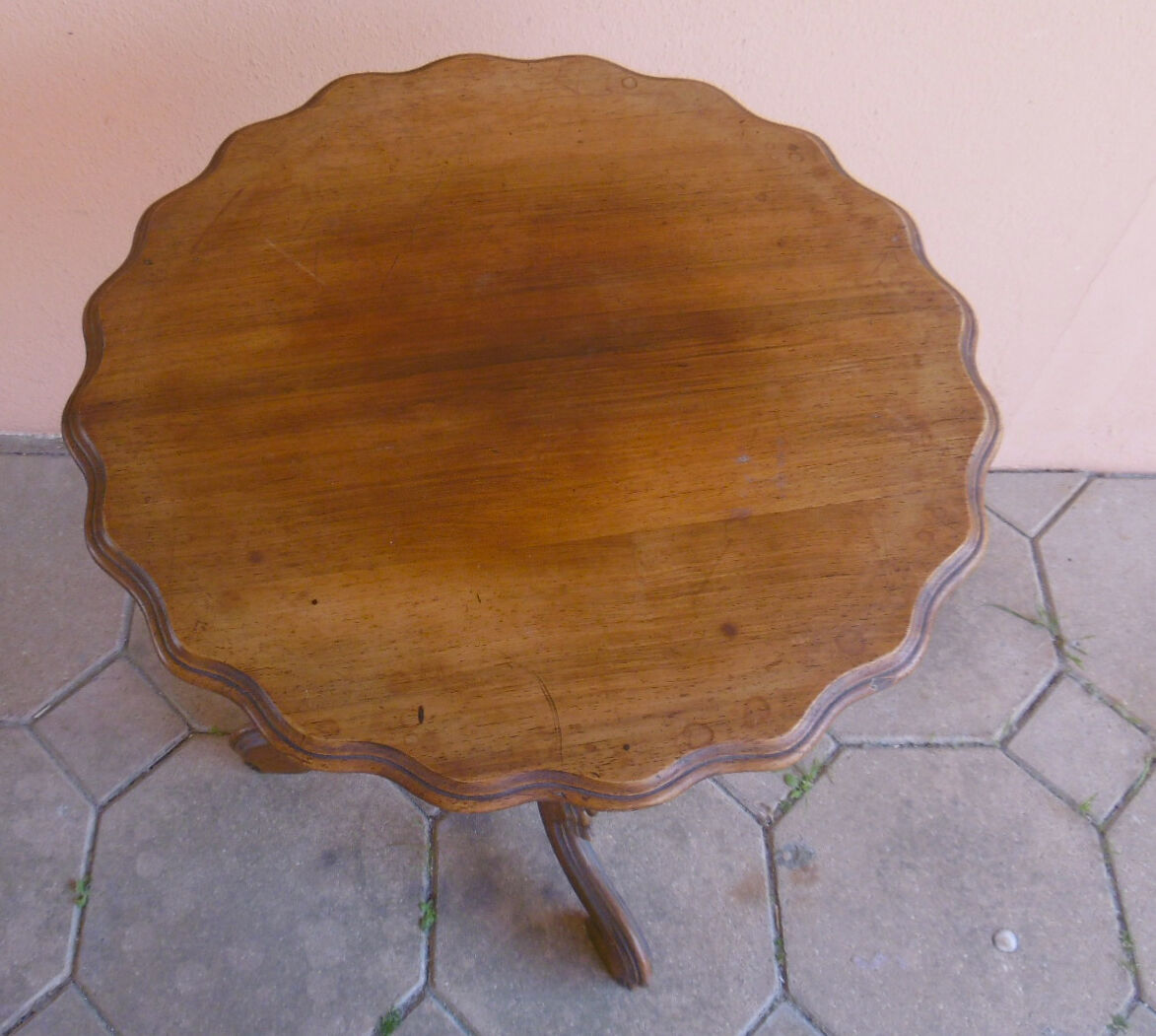 Gueridon table with folding top