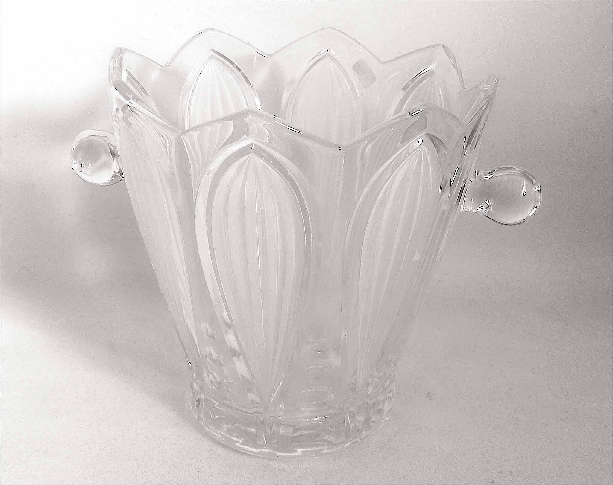 Crystal ice bucket from the 1960s to 1970s, height 23 cm.