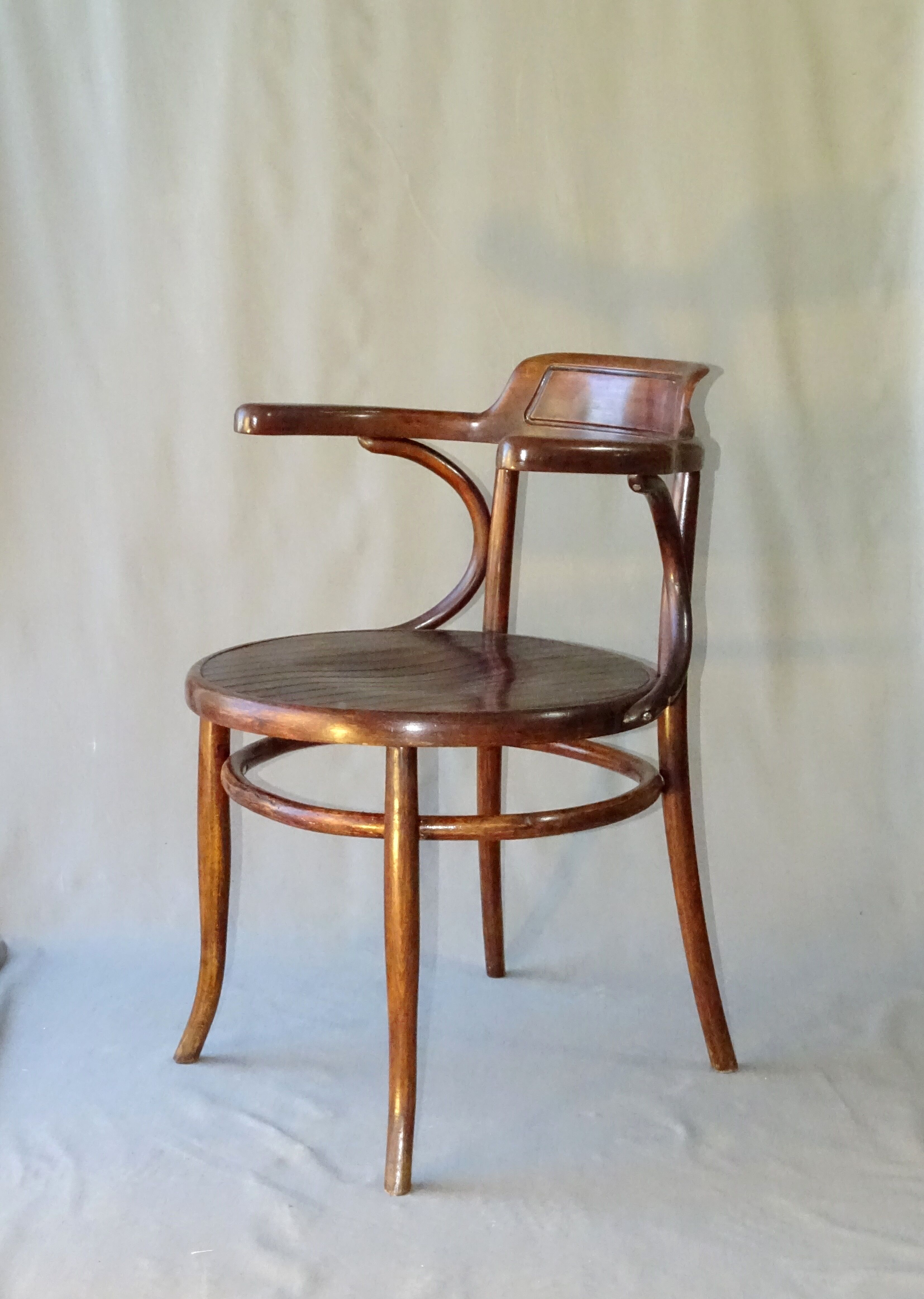 Wooden-curved office chair by Ungvar1900
