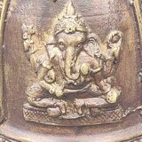 Cloche de temple antique/décor lord ganesh feng-shui. en bronze patiné brune