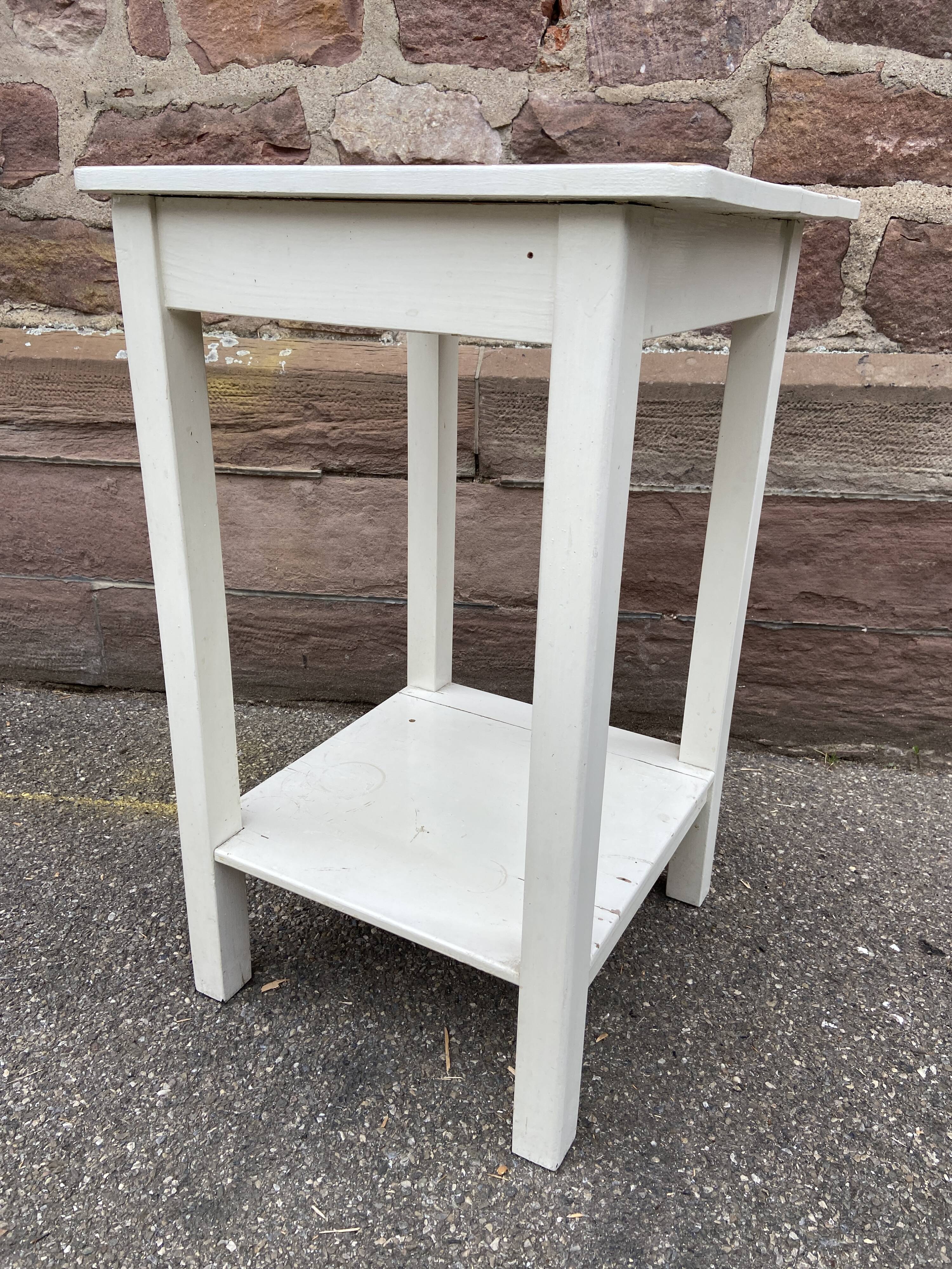 Table d’appoint style billot ancien
