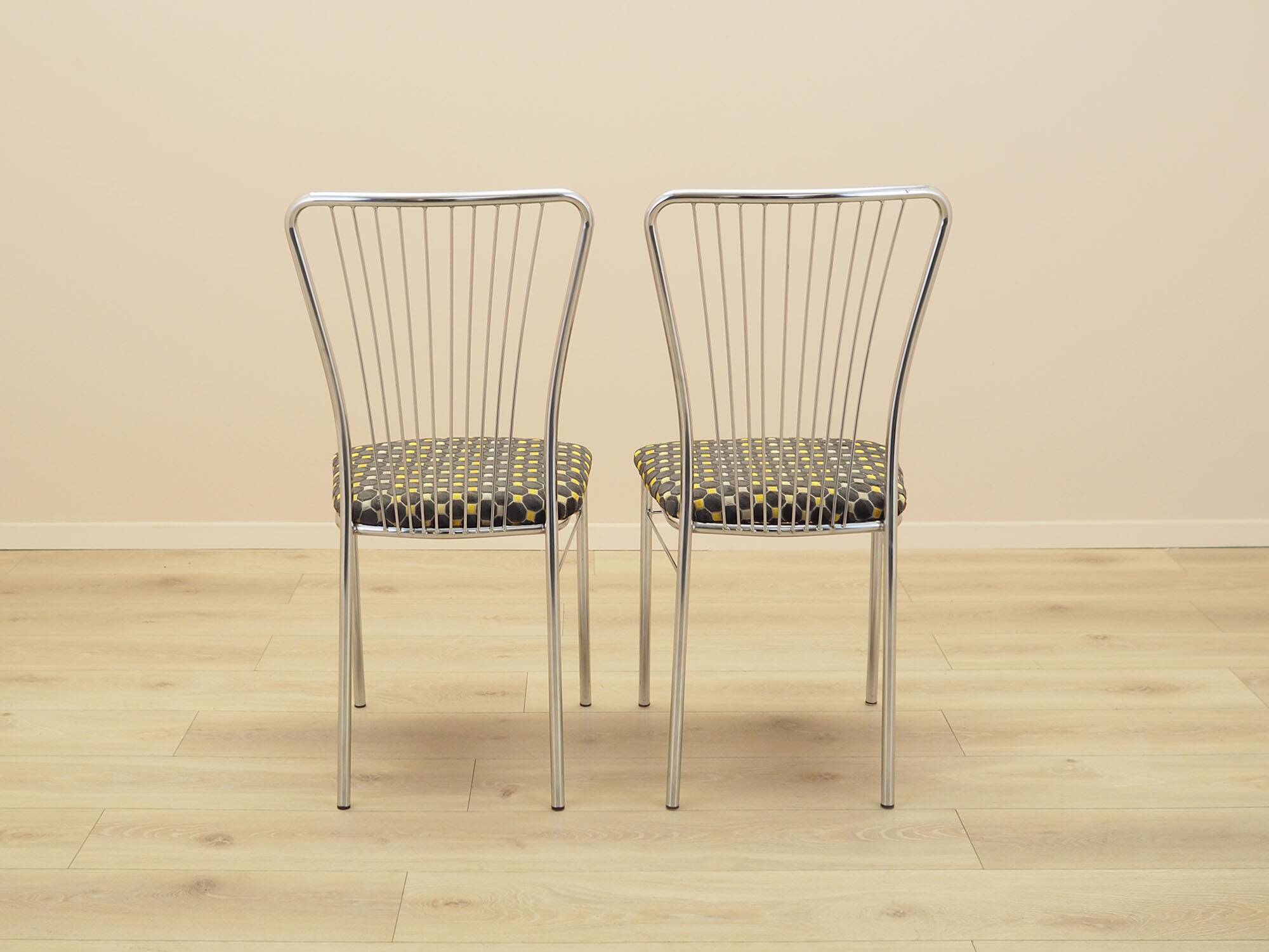 Ensemble de chaises en métal, dossier en forme d'éventail, danois, années 1980.