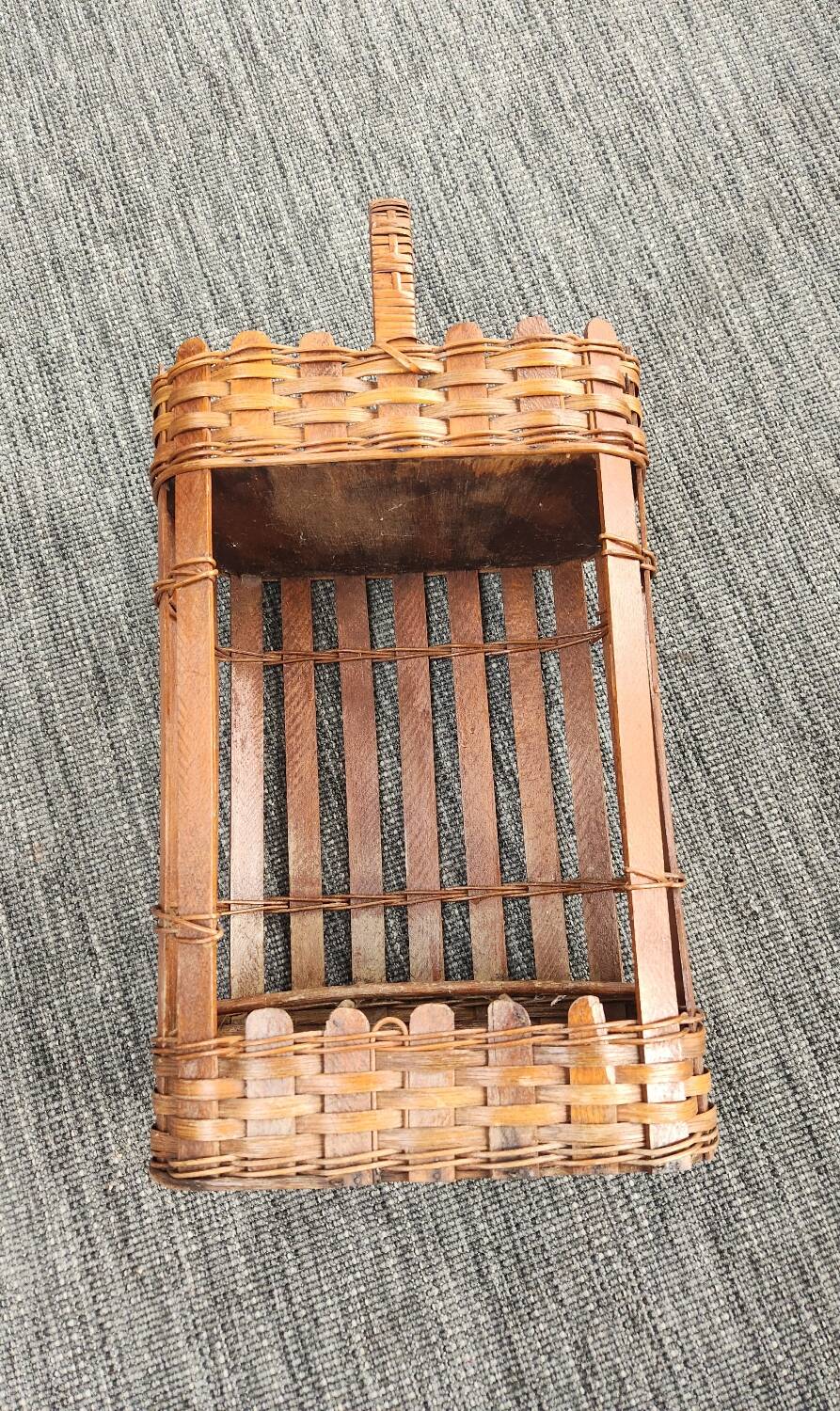 Vintage rattan bottle holder / servant