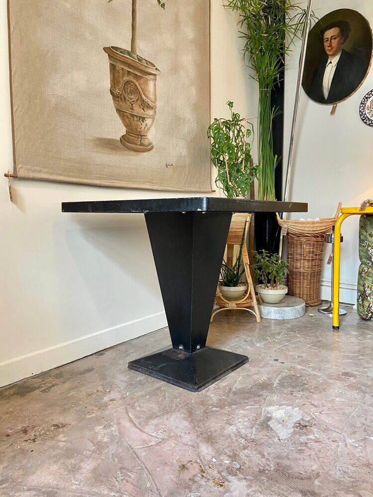 Black metal table ☐ 80 x 80 cm