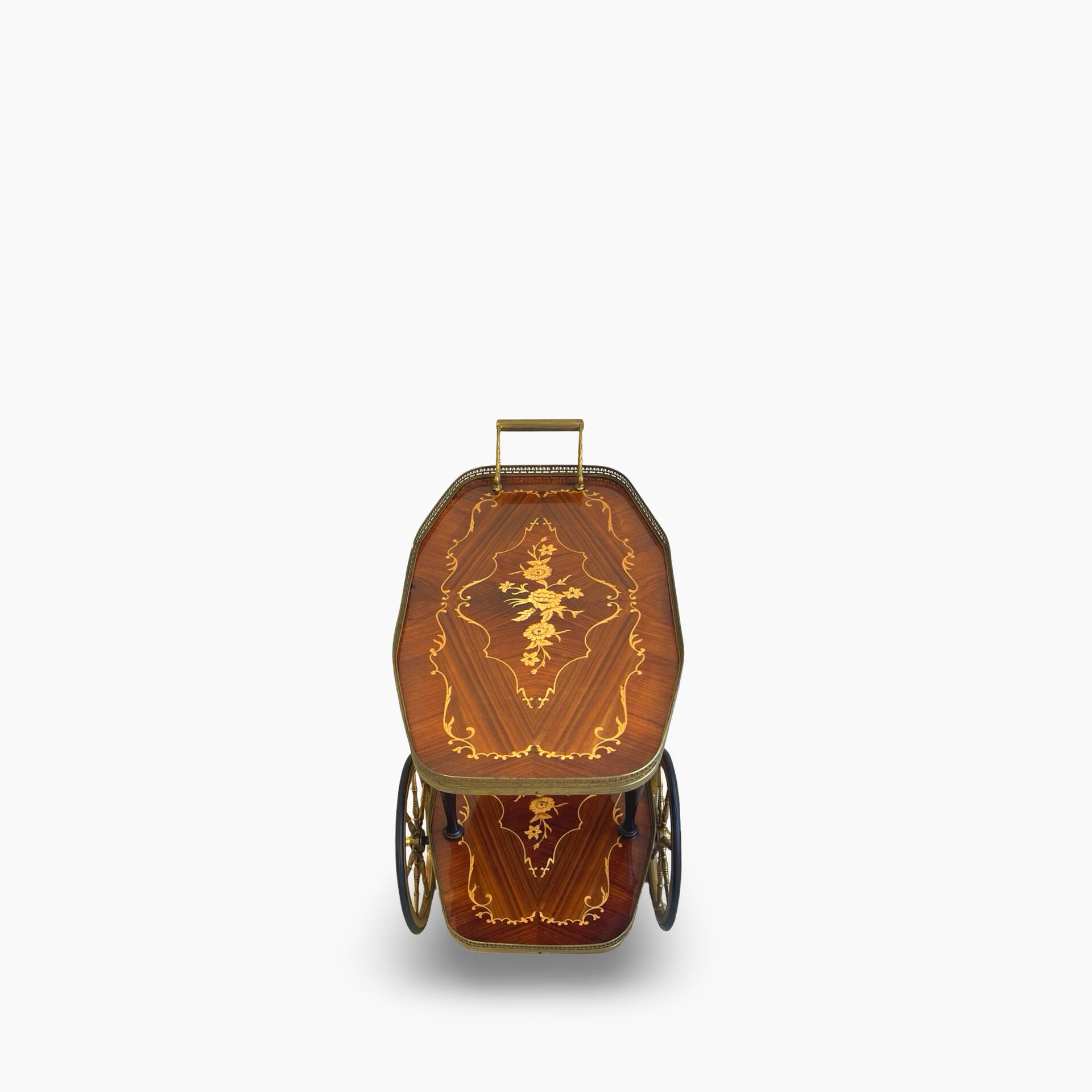 Chariot de bar en marqueterie de style Hollywood Regency italien présente des motifs floraux complexes.