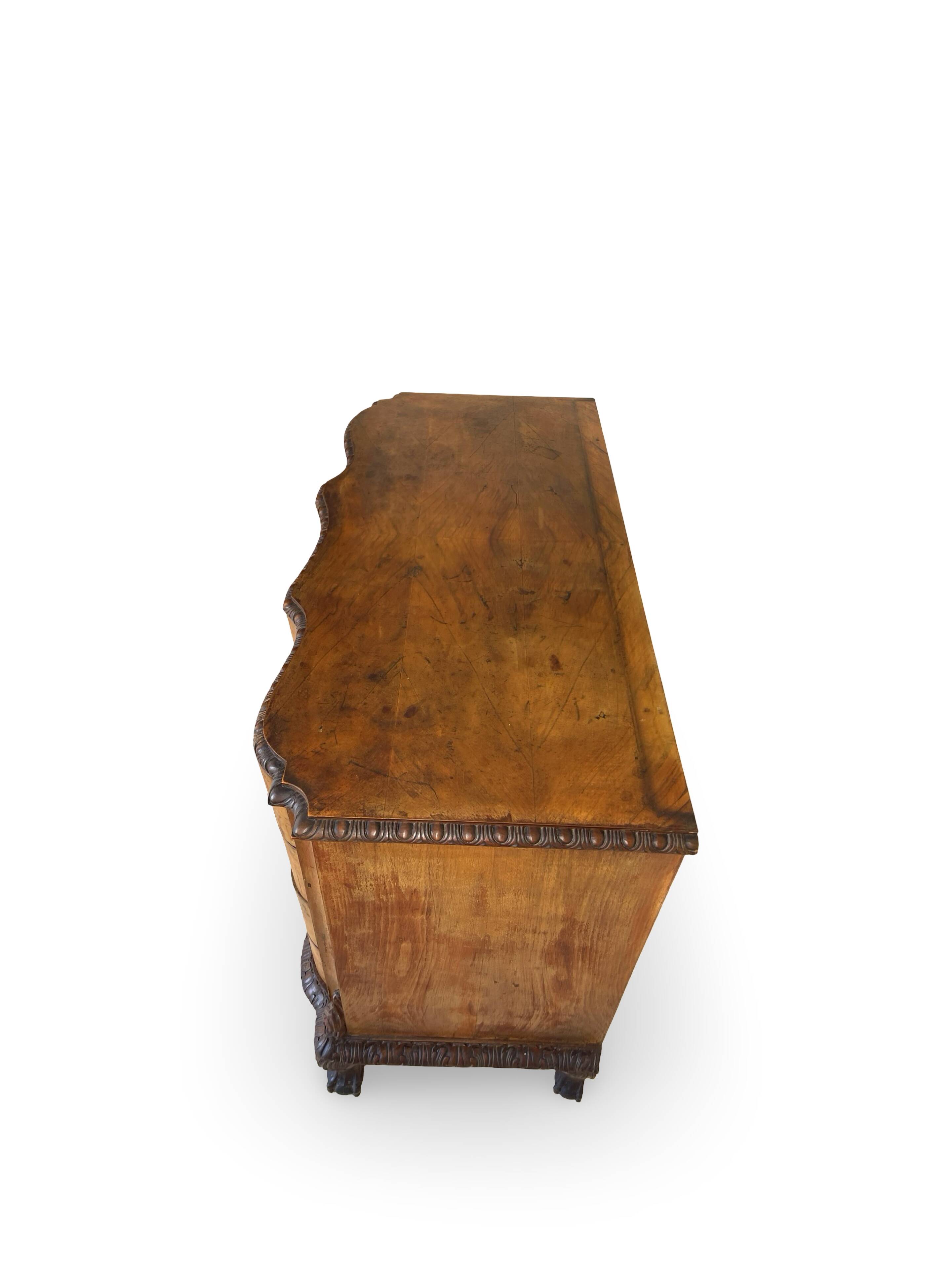 Commode italienne des années 1920.