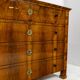 Grande commode Biedermeier en placage de noyer 1820-1840