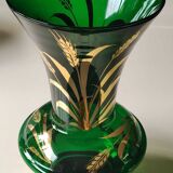 Glassware vase from Monaco/Monte Carlo, stamped with the Crown emblem. In emerald green blown glass, gold ears of wheat patterns. Size 25 x 15 cm