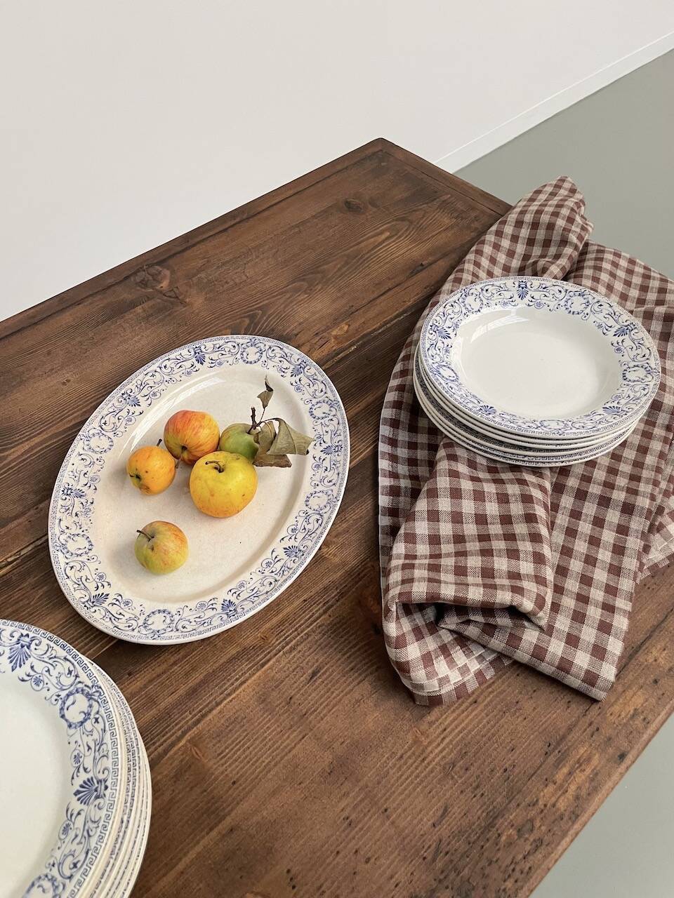 Set of 23 pieces of Marie Louise ironstone service