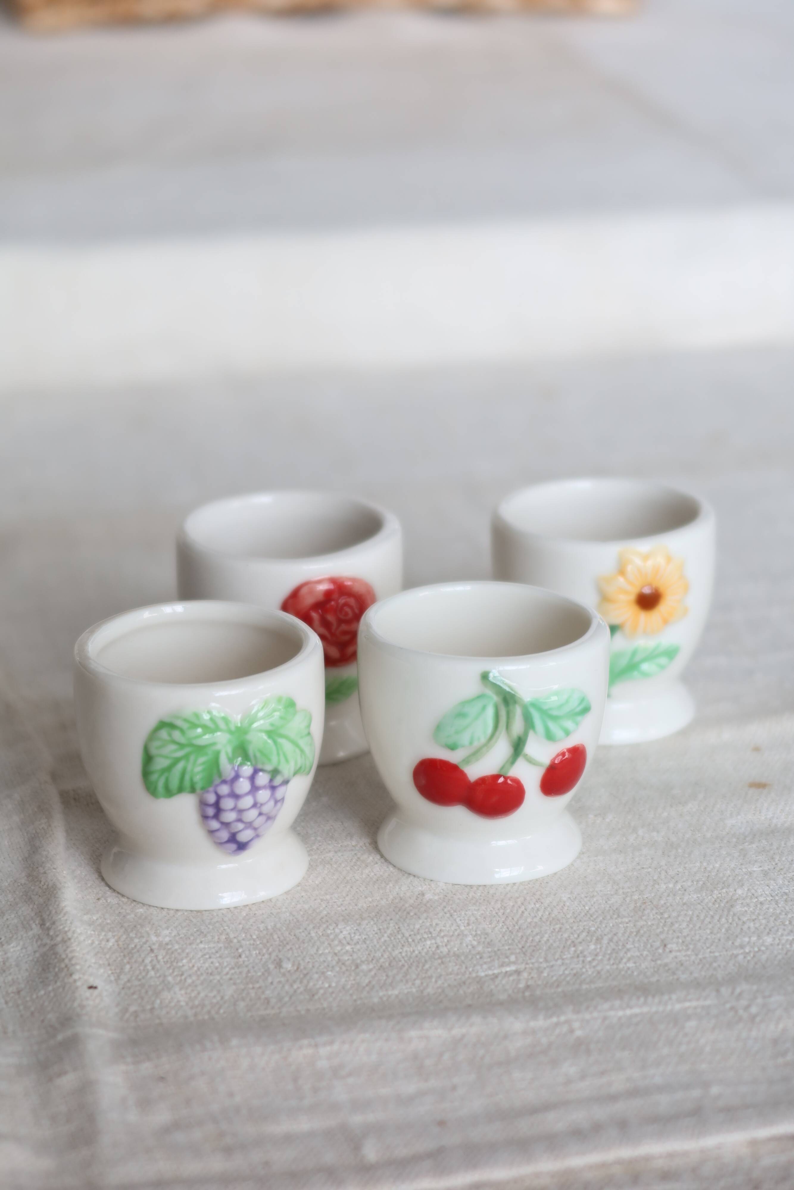 4 vintage Afibel porcelain egg cups - Barbotine decor