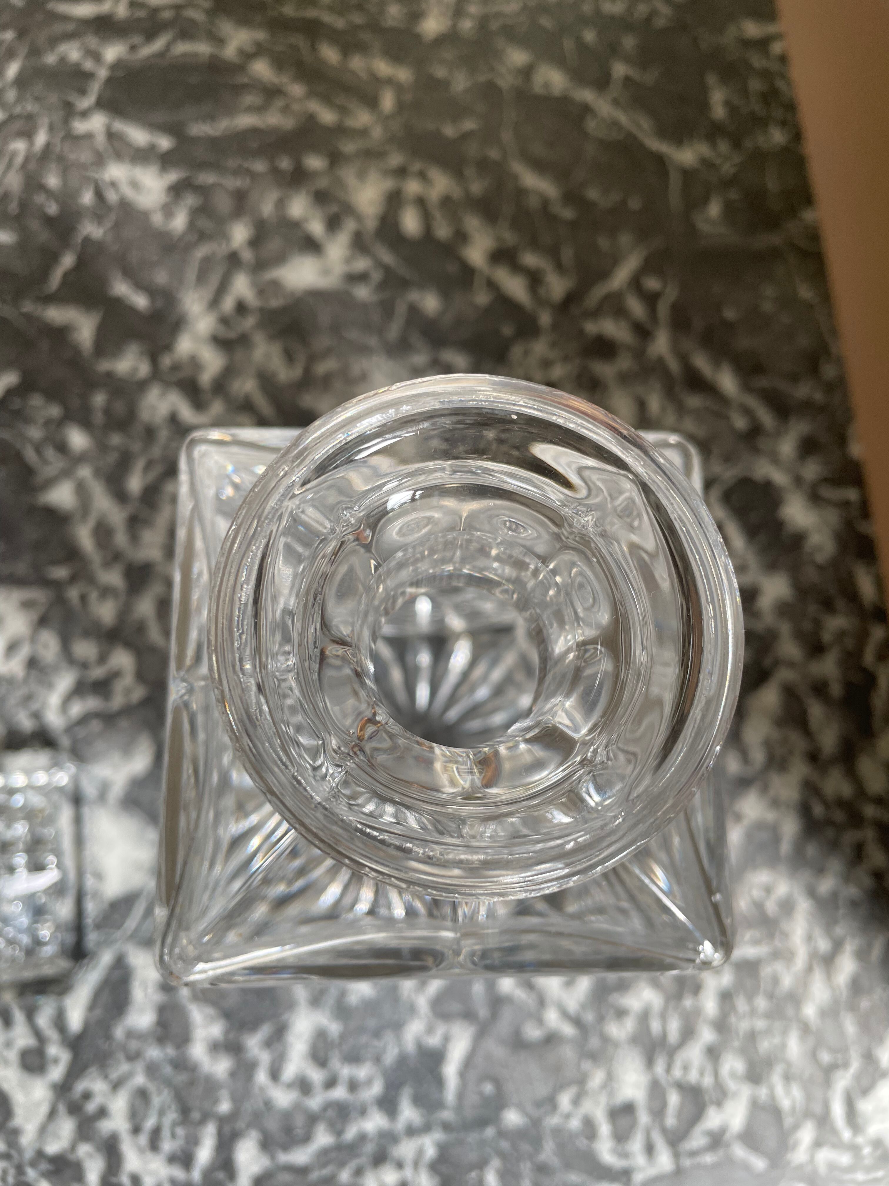 Vintage crystal decanter diamond tip