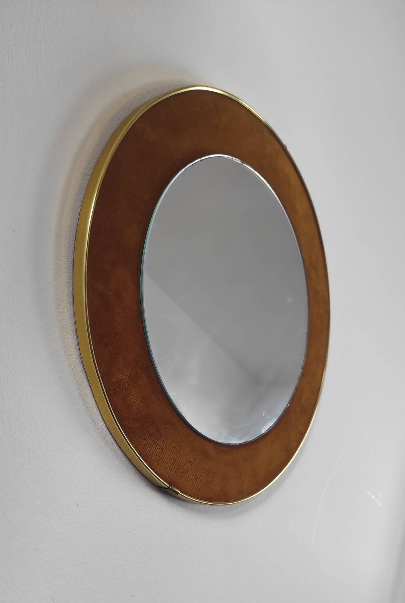 Vintage round mirror in brass and velvet