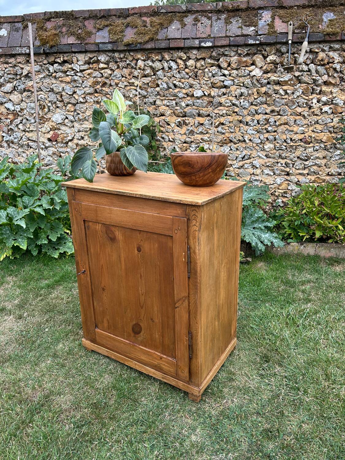 Antique 1-door sideboard in light wood