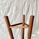 Tabouret tripode en bois massif