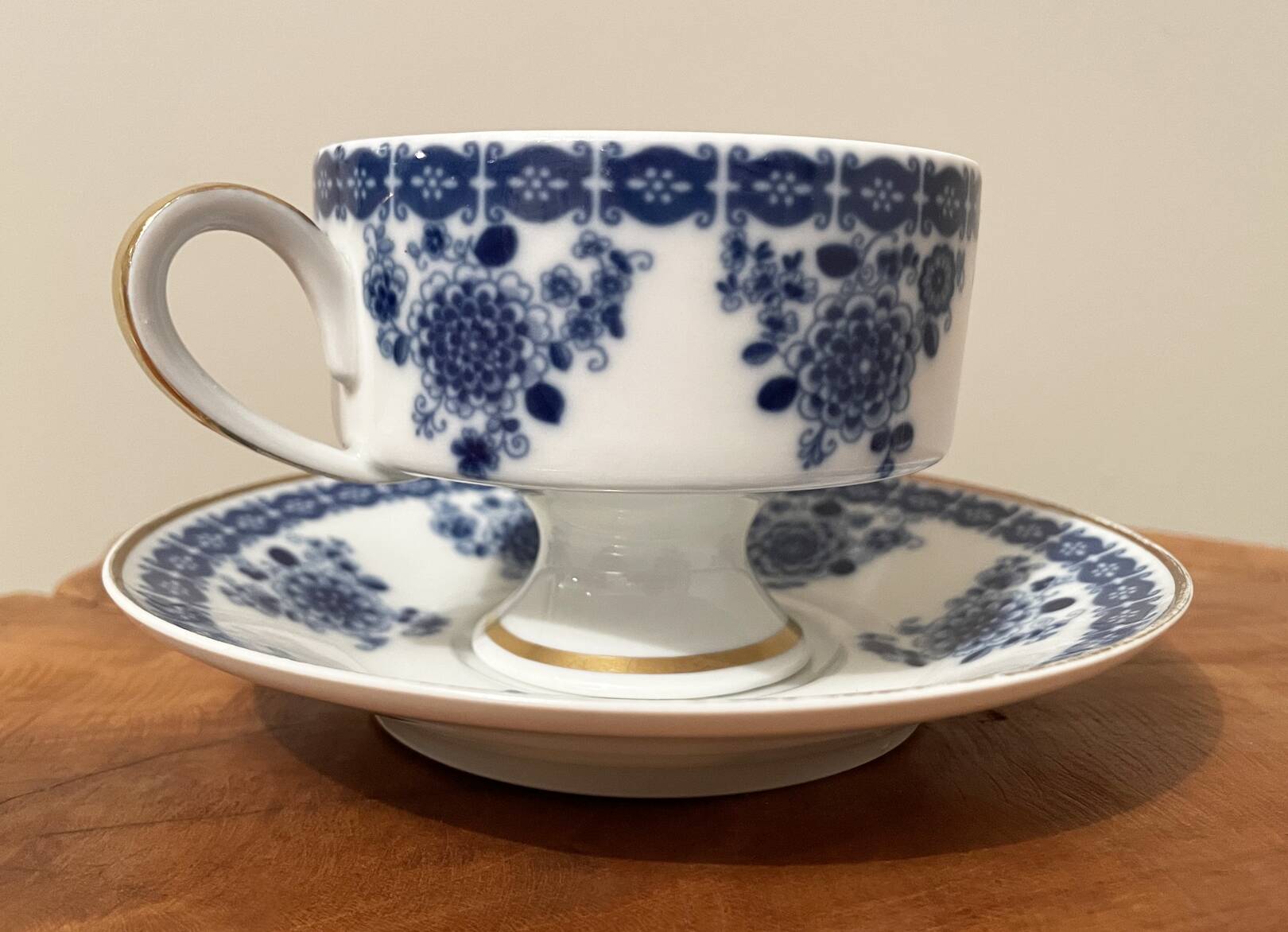Tasse à thé en porcelaine Wallendorf avec soucoupe, Echt Kobalt, motif fleur bleue