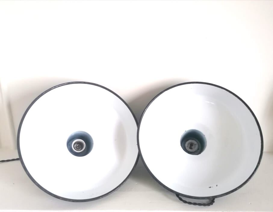 Pair of industrial suspensions in enamelled sheet metal