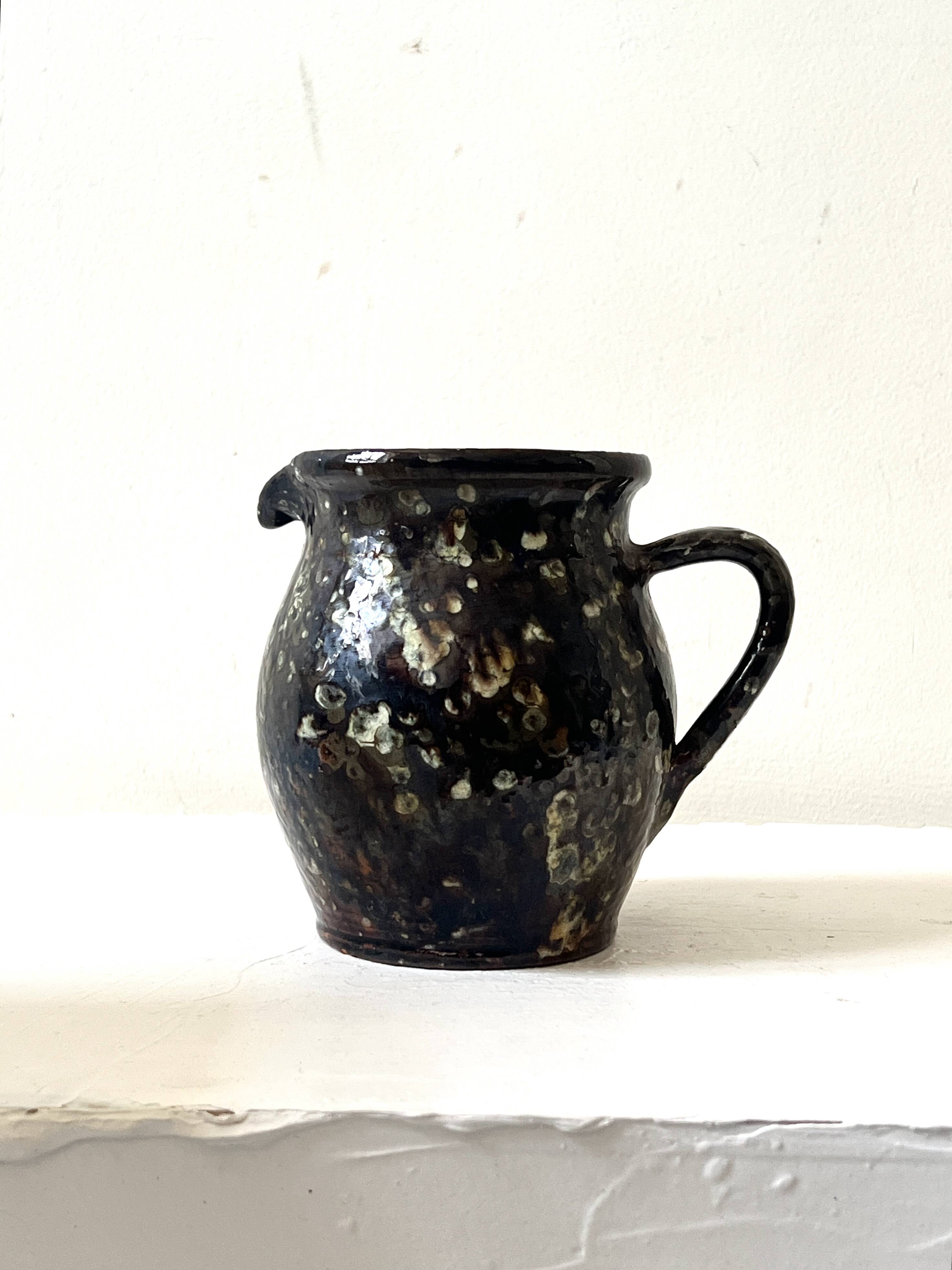Carafe / vase en céramique émaillée et texturée, signée sous la base