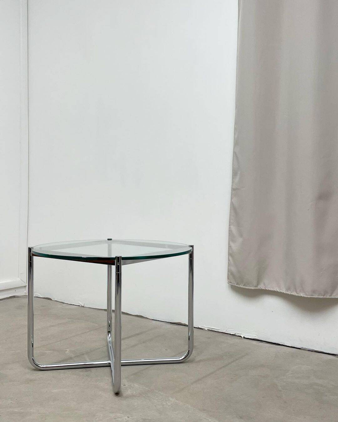 MR table, Mies van der Rohe, Knoll International