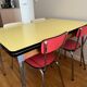 Table en Formica avec 4 chaises