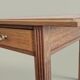 Table d’appoint chêne – Lignes architecturales, esprit moderniste 1940
