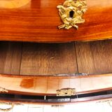 Curved chest of drawers of the eighteenth century