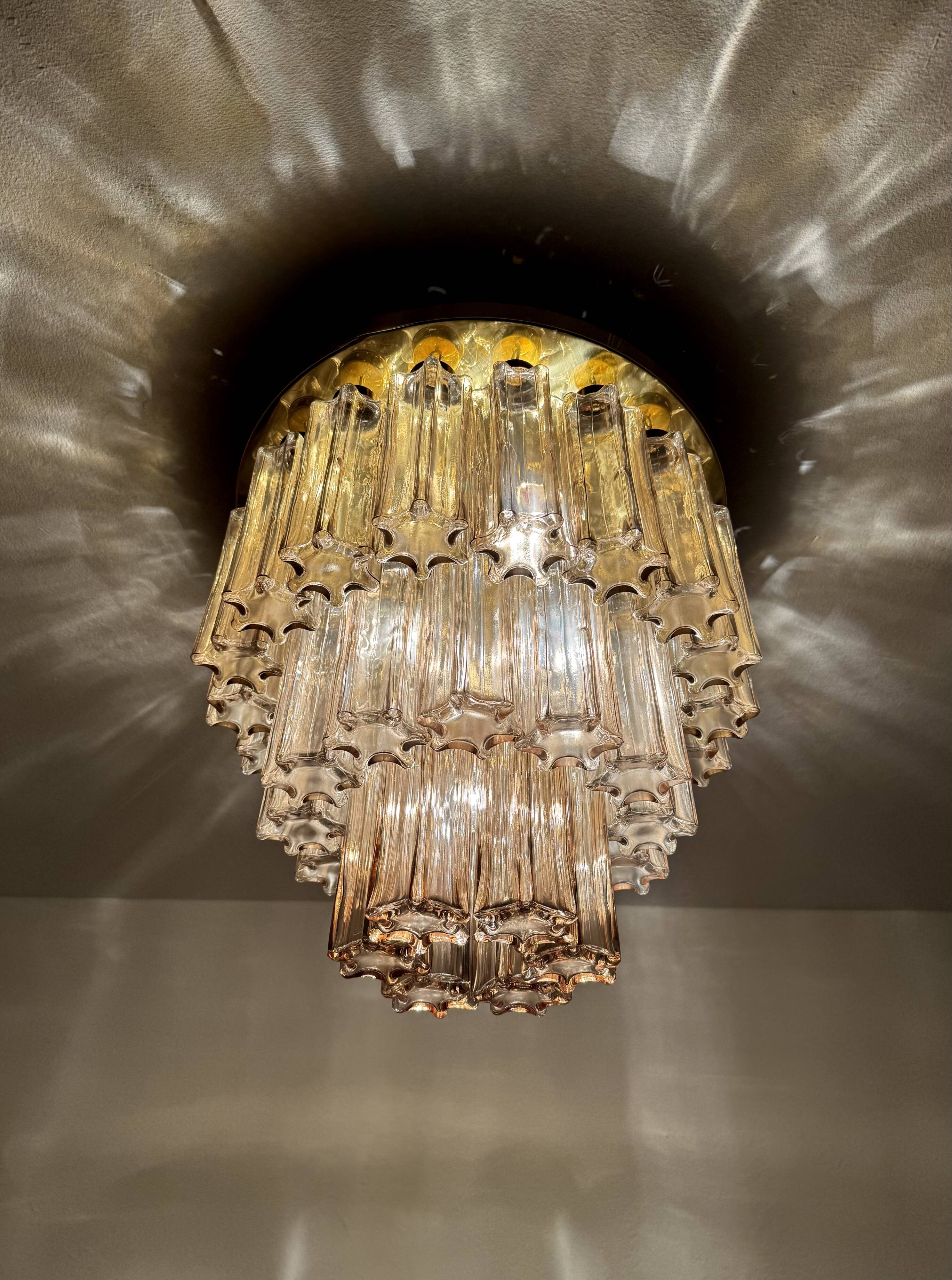 Grand lustre en laiton et verre fumé par Glashütte Limburg