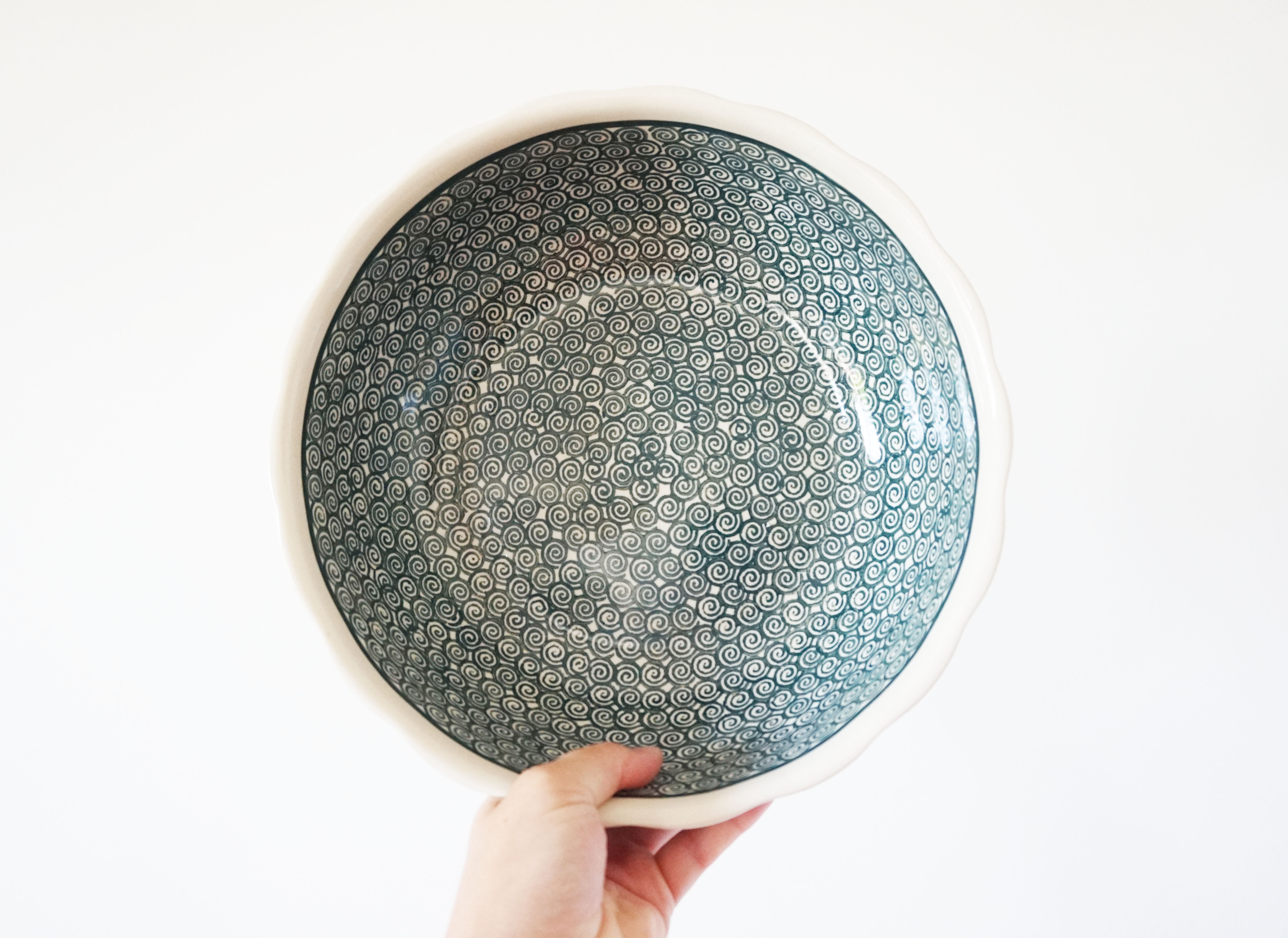 Salad bowl green circular pattern