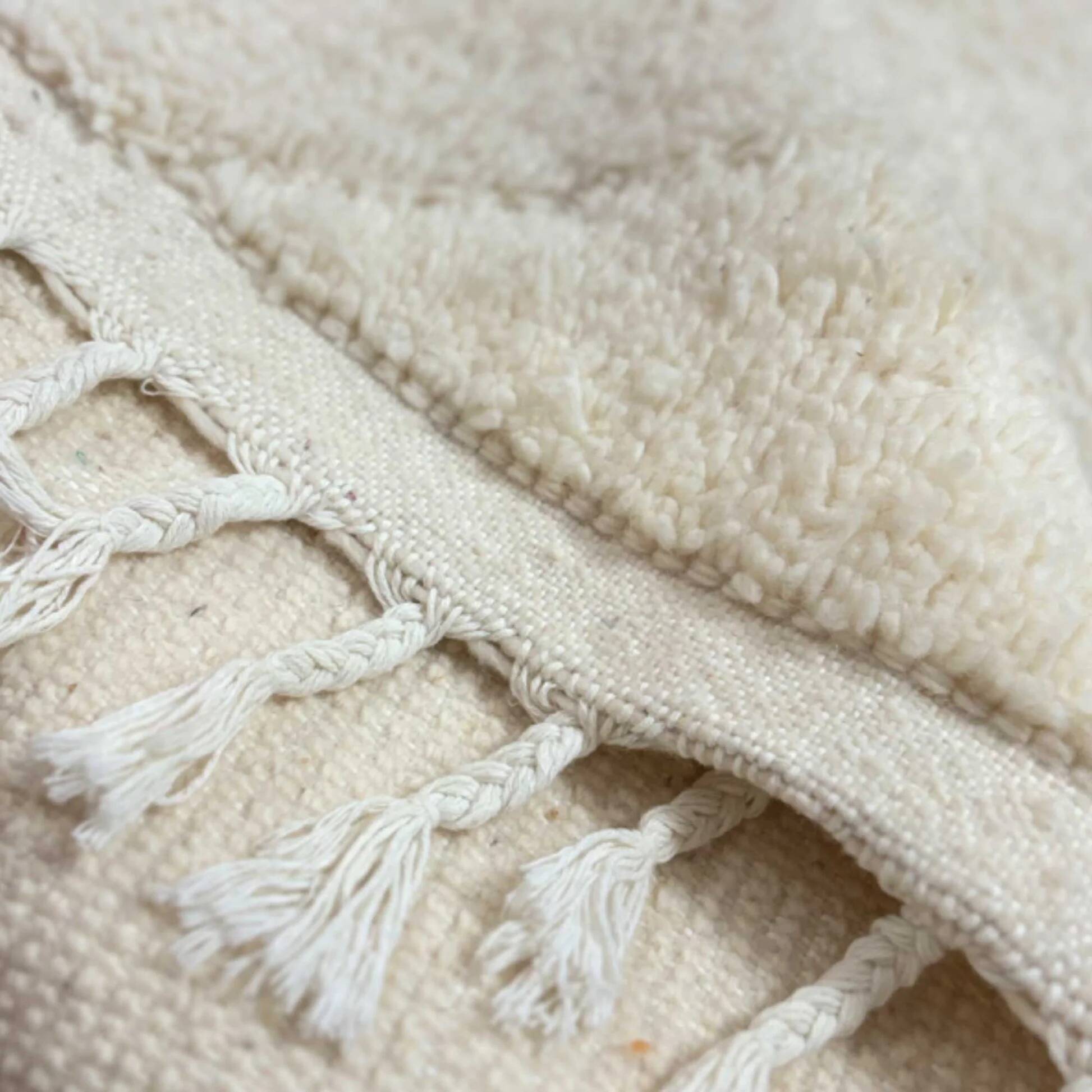Beni Ouarain Berber Rug • Minimalist white diamond design
